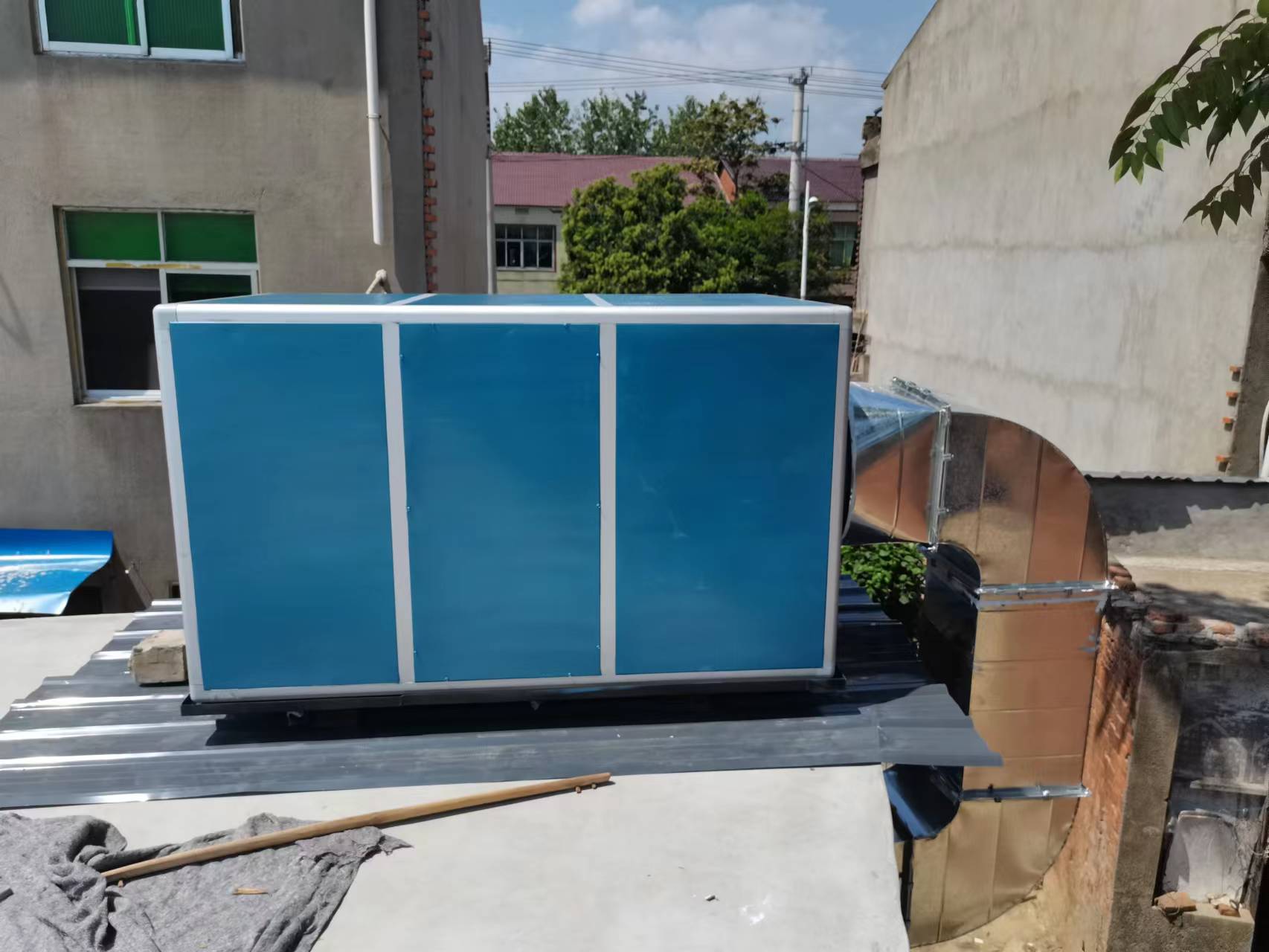 巢湖農家飯店安裝安徽國茂機電機械式油煙凈化一體機組 